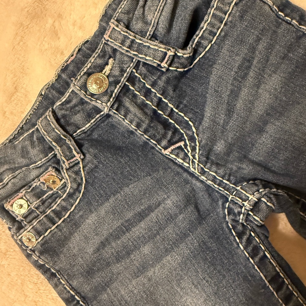 Dark Wash Women’s Jeans with Contrast Stitching